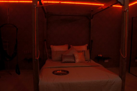 Exclusive cama bondage bdsm (Plus Dungeon Renovation)