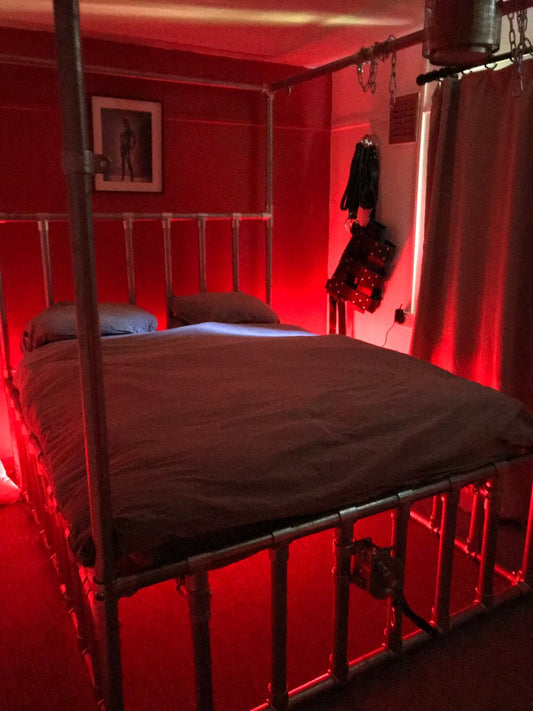 Ultimate Scaffolding Bondage Four Poster Bed + cage and winch